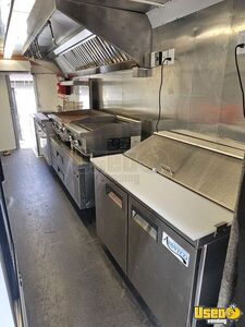 2004 Mt45 All-purpose Food Truck Stainless Steel Wall Covers Florida Diesel Engine for Sale