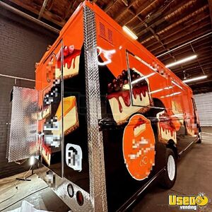 2004 Mt45 Chassis All-purpose Food Truck Diamond Plated Aluminum Flooring Virginia Diesel Engine for Sale