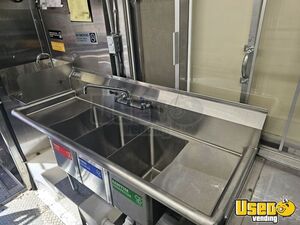 2004 Mt45 Chassis All-purpose Food Truck Electrical Outlets Virginia Diesel Engine for Sale