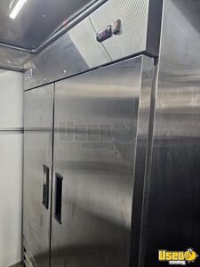 2004 Mt45 Chassis All-purpose Food Truck Hand-washing Sink Virginia Diesel Engine for Sale