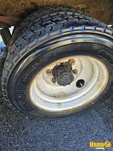 2004 Mt45 Chassis All-purpose Food Truck Hand-washing Sink Virginia Diesel Engine for Sale