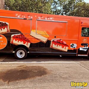 2004 Mt45 Chassis All-purpose Food Truck Stainless Steel Wall Covers Virginia Diesel Engine for Sale