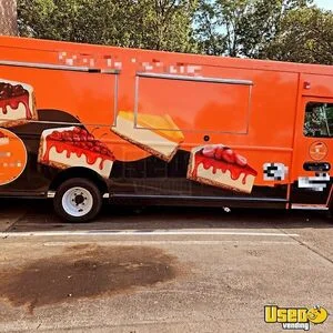 2004 Mt45 Chassis All-purpose Food Truck Stainless Steel Wall Covers Virginia Diesel Engine for Sale