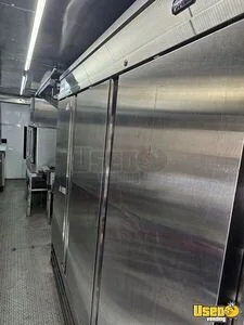 2004 Mt45 Chassis All-purpose Food Truck Stovetop Virginia Diesel Engine for Sale