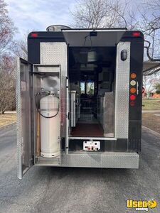 2004 Mt45 Kitchen Food Truck All-purpose Food Truck Backup Camera Maryland Diesel Engine for Sale