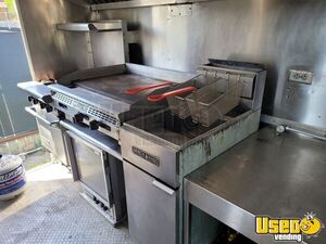2004 Mt45 Kitchen Food Truck All-purpose Food Truck Cabinets Texas Diesel Engine for Sale