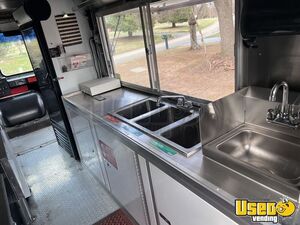 2004 Mt45 Kitchen Food Truck All-purpose Food Truck Exhaust Hood Maryland Diesel Engine for Sale