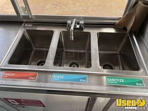 2004 Mt45 Kitchen Food Truck All-purpose Food Truck Fire Extinguisher Maryland Diesel Engine for Sale