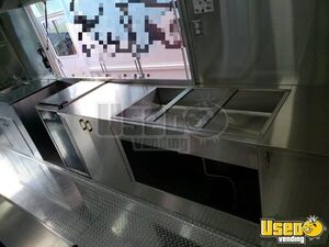 2004 Mt45 Kitchen Food Truck All-purpose Food Truck Insulated Walls Florida Diesel Engine for Sale