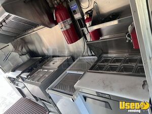 2004 Mt45 Kitchen Food Truck All-purpose Food Truck Shore Power Cord Maryland Diesel Engine for Sale