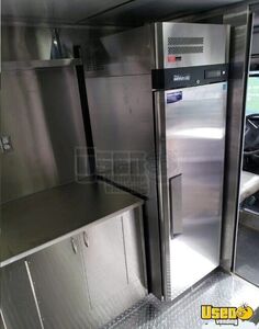 2004 Mt45 Kitchen Food Truck All-purpose Food Truck Stainless Steel Wall Covers Florida Diesel Engine for Sale