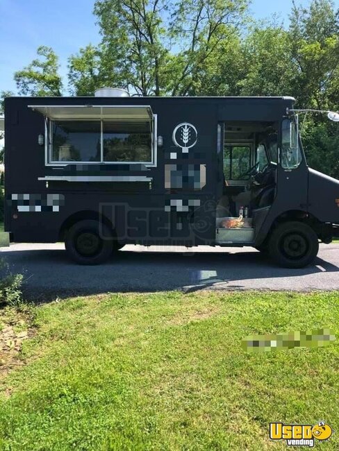 2004 Mt45 Kitchen Food Truck All-purpose Food Truck West Virginia Diesel Engine for Sale