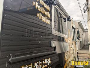 2004 Mt45 Step Van Kitchen Food Truck All-purpose Food Truck Cabinets North Carolina Diesel Engine for Sale