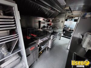 2004 Mt45 Step Van Kitchen Food Truck All-purpose Food Truck Generator Maryland Diesel Engine for Sale