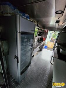 2004 Mt45 Step Van Kitchen Food Truck All-purpose Food Truck Reach-in Upright Cooler Maryland Diesel Engine for Sale