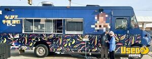 2004 Mt55 Kitchen Food Truck All-purpose Food Truck Spare Tire Oklahoma Diesel Engine for Sale
