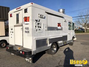 2004 P Series Step Van Kitchen Food Truck Catering Food Truck New York Gas Engine for Sale
