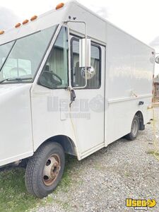 2004 P30 Utilimaster Mobile Hair Salon Truck Mobile Hair Salon Truck Cabinets Washington Gas Engine for Sale