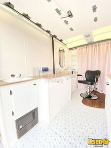 2004 P30 Utilimaster Mobile Hair Salon Truck Mobile Hair Salon Truck Hand-washing Sink Washington Gas Engine for Sale