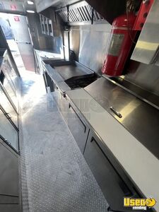 2004 P42 Catering Food Truck Cabinets California Diesel Engine for Sale