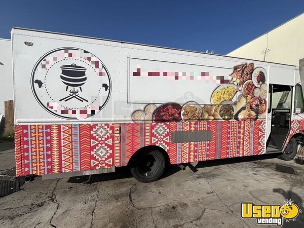 2004 P42 Catering Food Truck California Diesel Engine for Sale