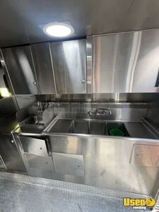 2004 P42 Catering Food Truck Diamond Plated Aluminum Flooring California Diesel Engine for Sale