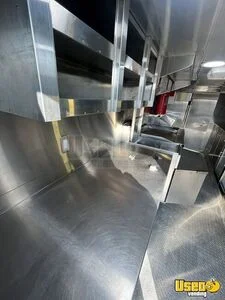 2004 P42 Catering Food Truck Floor Drains California Diesel Engine for Sale