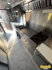 2004 P42 Catering Food Truck Stainless Steel Wall Covers California Diesel Engine for Sale