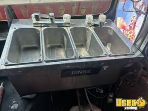 2004 P42 Ice Cream Truck Commercial Blender / Juicer Virginia Diesel Engine for Sale