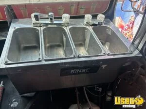2004 P42 Ice Cream Truck Commercial Blender / Juicer Virginia Diesel Engine for Sale