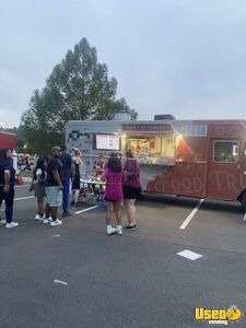 2004 P42 Kitchen Food Truck All-purpose Food Truck Backup Camera North Carolina Diesel Engine for Sale
