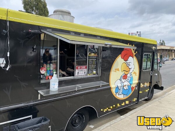 2004 P42 Kitchen Food Truck All-purpose Food Truck California Gas Engine for Sale