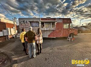 2004 P42 Kitchen Food Truck All-purpose Food Truck Concession Window North Carolina Diesel Engine for Sale