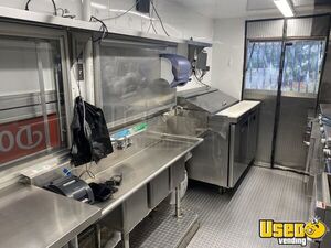 2004 P42 Kitchen Food Truck All-purpose Food Truck Fire Extinguisher North Carolina Diesel Engine for Sale