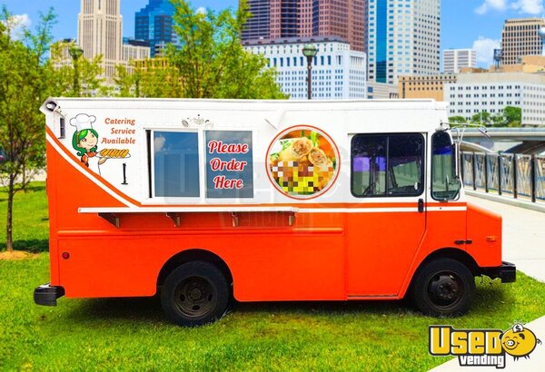 2004 P42 Kitchen Food Truck All-purpose Food Truck Ohio Diesel Engine for Sale