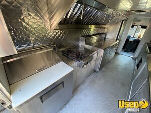 2004 P42 Kitchen Food Truck All-purpose Food Truck Stainless Steel Wall Covers California Gas Engine for Sale