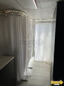 2004 P42 Mobile Beauty Spa Truck Mobile Hair & Nail Salon Truck Generator Indiana Diesel Engine for Sale