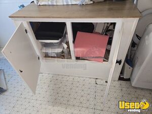 2004 P42 Mobile Hair Salon Truck Mobile Hair & Nail Salon Truck 24 Montana Gas Engine for Sale