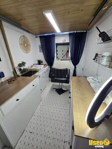 2004 P42 Mobile Hair Salon Truck Mobile Hair & Nail Salon Truck Additional 4 Montana Gas Engine for Sale