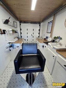 2004 P42 Mobile Hair Salon Truck Mobile Hair & Nail Salon Truck Additional 6 Montana Gas Engine for Sale