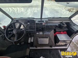 2004 P42 Mobile Hair Salon Truck Mobile Hair & Nail Salon Truck Hand-washing Sink Montana Gas Engine for Sale