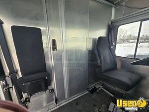 2004 P42 Mobile Hair Salon Truck Mobile Hair & Nail Salon Truck Transmission - Automatic Montana Gas Engine for Sale