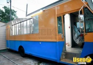 2004 P42 Step Van All-purpose Food Truck Exterior Customer Counter Texas Gas Engine for Sale