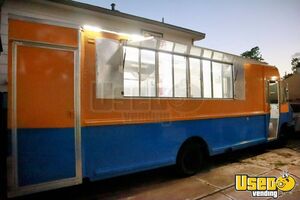 2004 P42 Step Van All-purpose Food Truck Stainless Steel Wall Covers Texas Gas Engine for Sale
