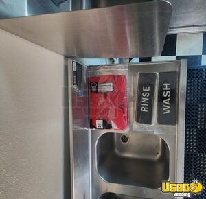 2004 Step Van All-purpose Food Truck Triple Sink Delaware Gas Engine for Sale