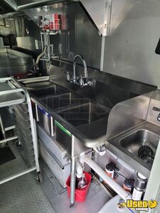2004 Step Van Kitchen Food Truck All-purpose Food Truck Diamond Plated Aluminum Flooring Wisconsin Diesel Engine for Sale