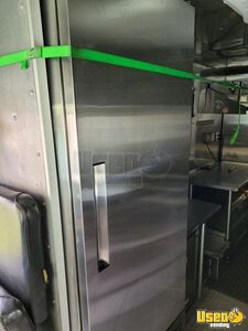 2004 Step Van Kitchen Food Truck All-purpose Food Truck Insulated Walls Wisconsin Diesel Engine for Sale
