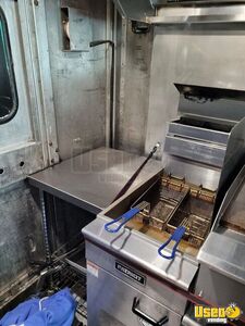 2004 Step Van Kitchen Food Truck All-purpose Food Truck Stainless Steel Wall Covers Wisconsin Diesel Engine for Sale