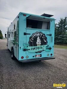2004 Utilimaster Ice Cream Truck Diamond Plated Aluminum Flooring Alberta Gas Engine for Sale