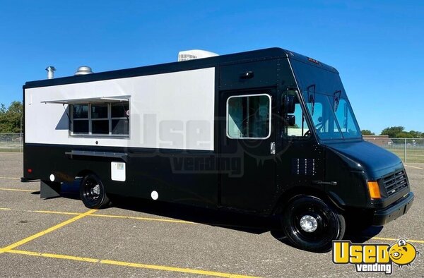 2004 Workhorse Pizza Food Truck Michigan Gas Engine for Sale